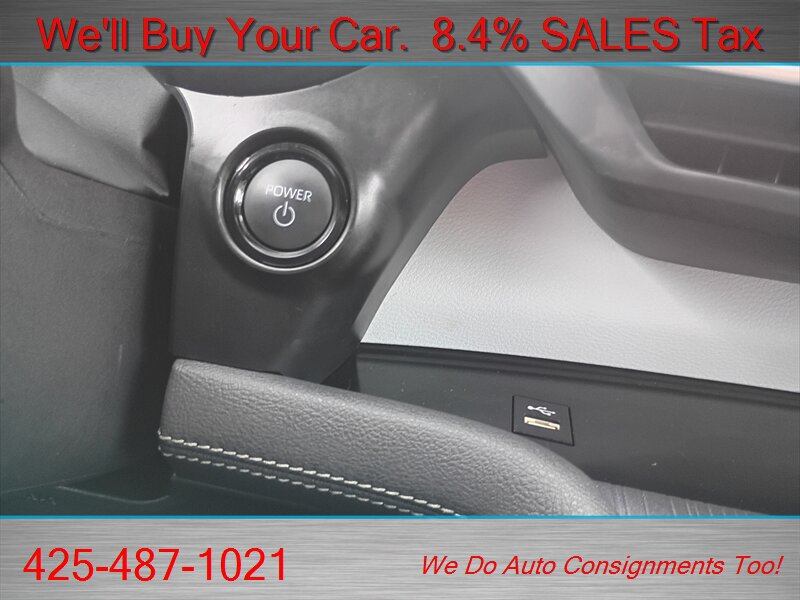 Used 2025 Toyota Sienna LE FWD image 46