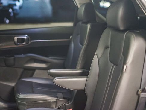 Used 2024 Kia Sorento EX w/ Panoramic Sunroof Package image 23