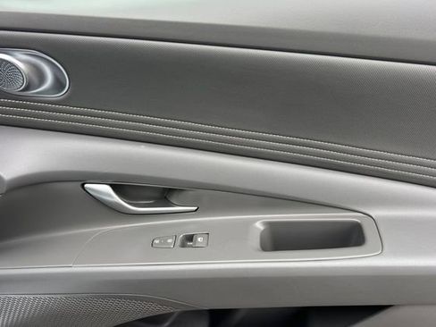 Used 2025 Hyundai Elantra SEL FWD image 22