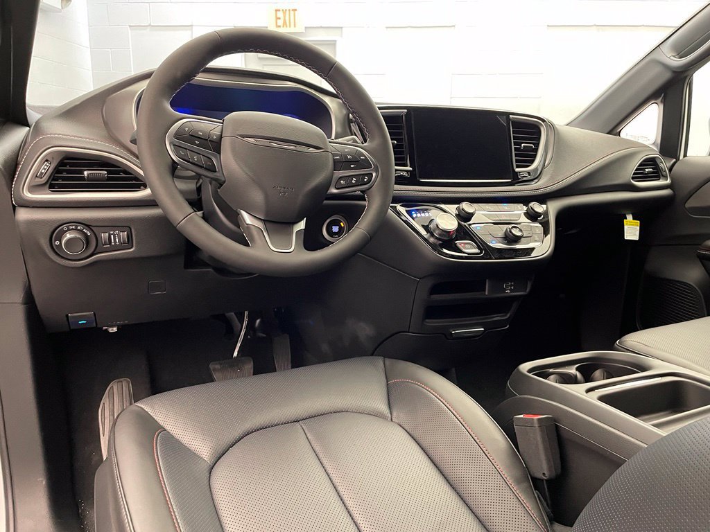 New 2027 Chrysler Pacifica Select FWD image 12