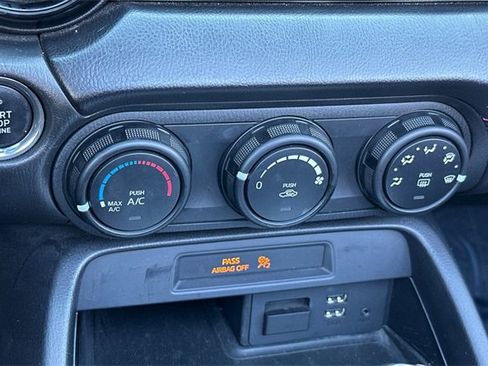 Used 2016 MAZDA MX-5 Miata Club image 19