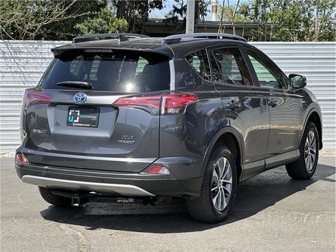 Used 2017 Toyota RAV4 XLE w/ Convenience Package AWD/4WD image 10