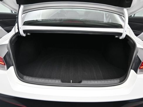 Used 2025 Hyundai Elantra Limited FWD image 10