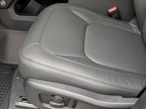 New 2026 Land Rover Defender 110 X-Dynamic SE image 4