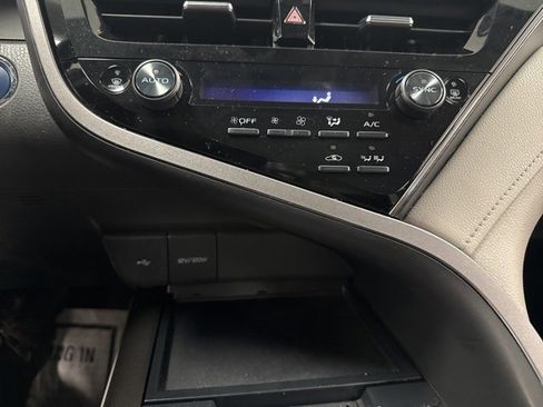 Used 2022 Toyota Camry LE image 31