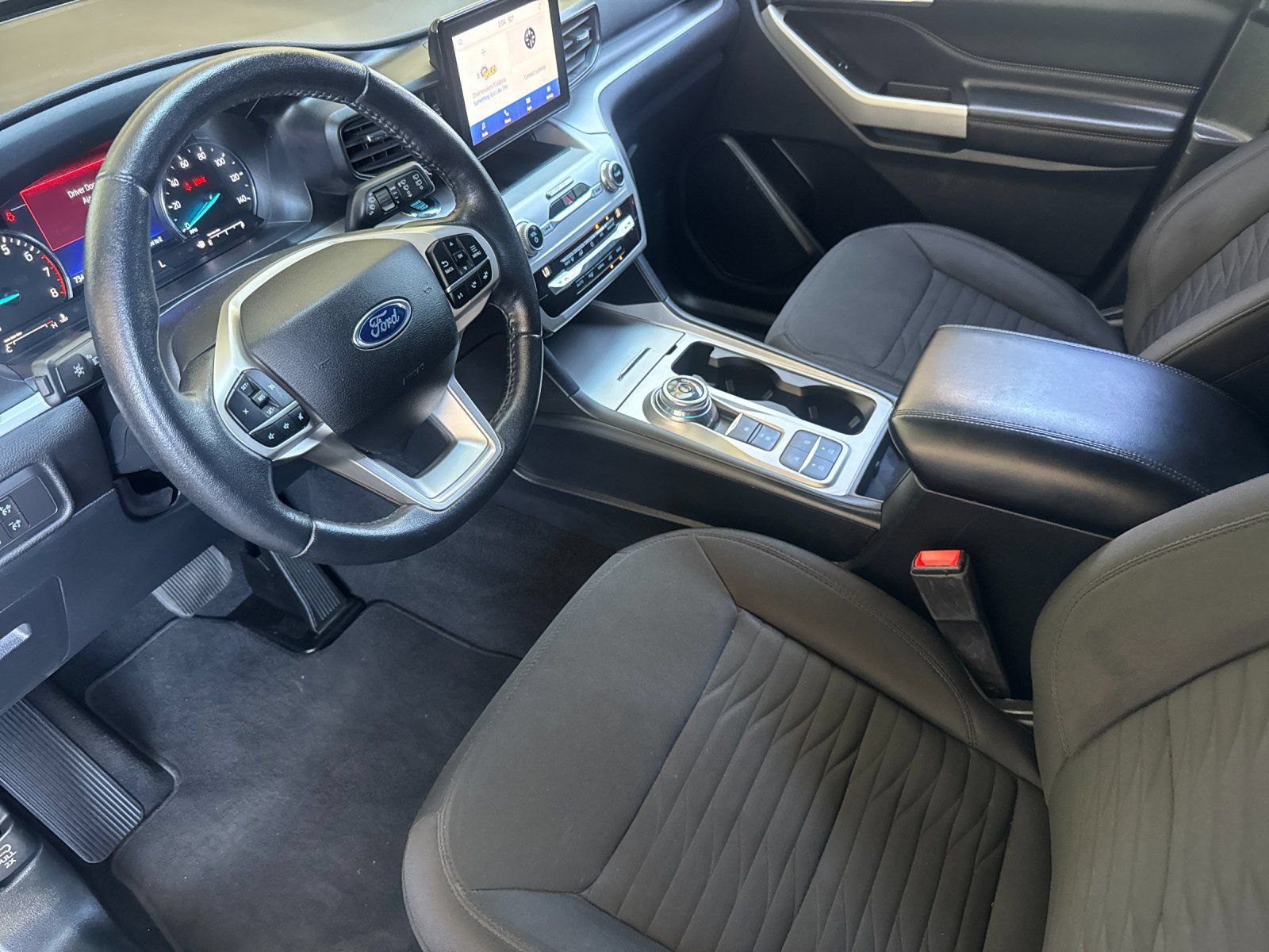 Used 2021 Ford Explorer XLT RWD image 10