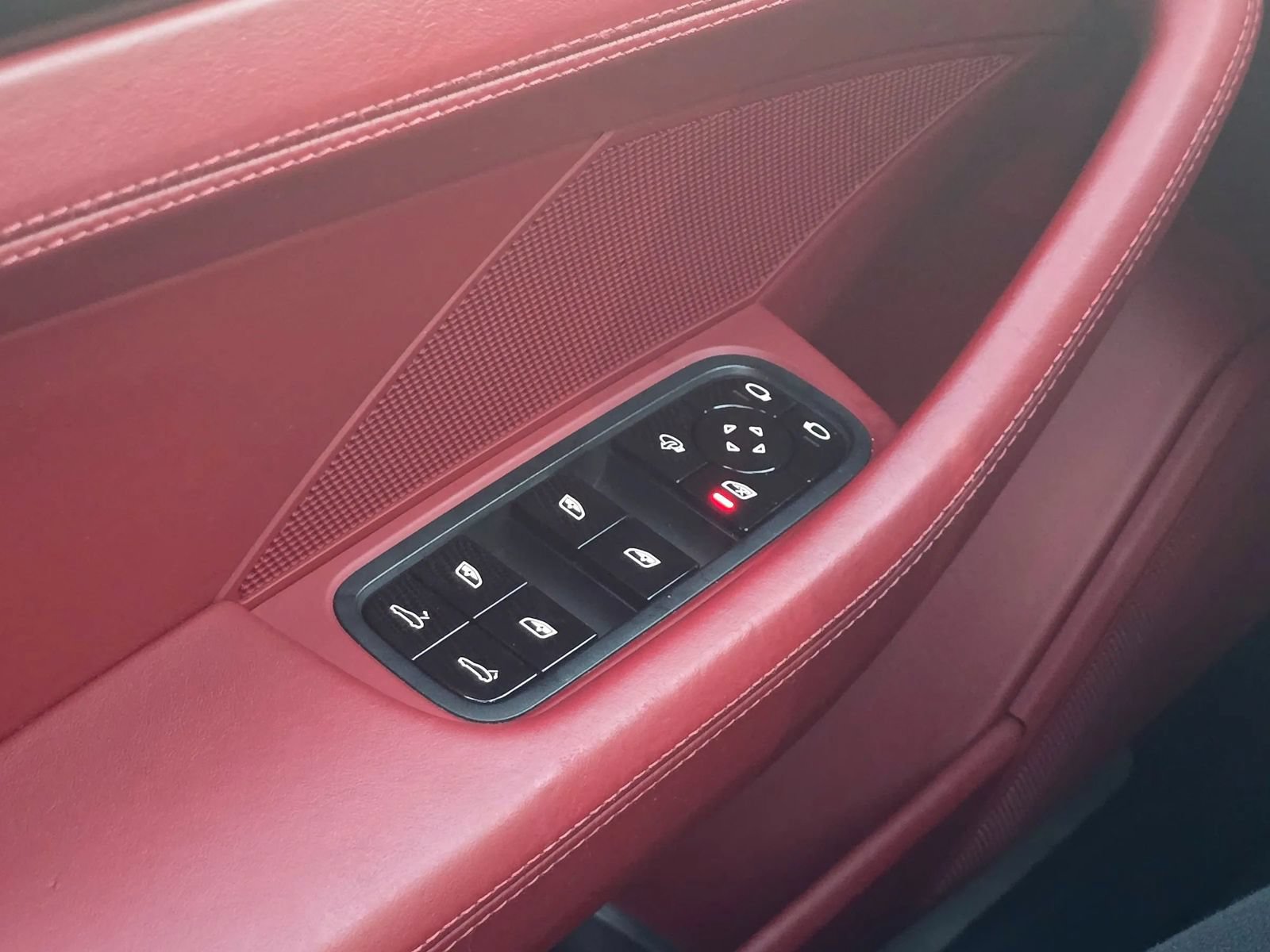 Used 2019 Porsche Panamera 4 AWD/4WD image 32