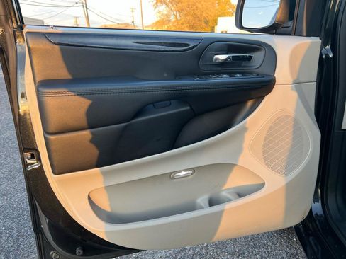 Used 2017 Dodge Grand Caravan SE w/ Power Window Group FWD image 14