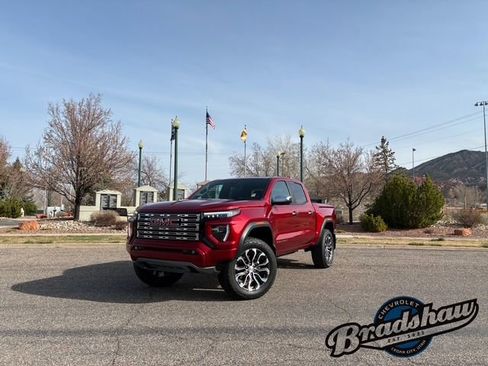 Used 2025 GMC Canyon Denali image 1