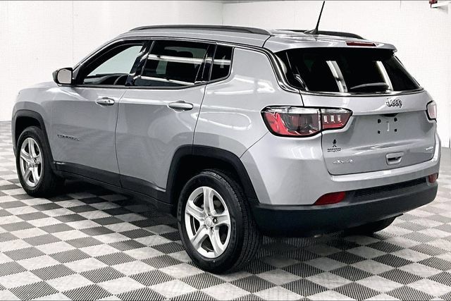 Used 2024 Jeep Compass Latitude AWD/4WD image 2