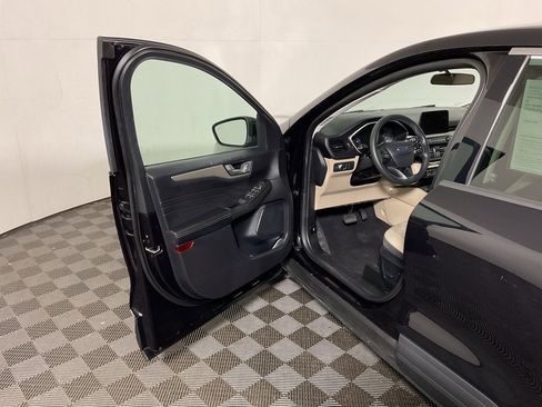 Used 2021 Ford Escape SE image 17