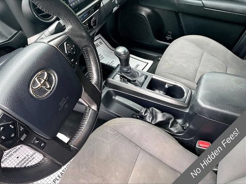 Used 2017 Toyota Tacoma TRD Sport w/ Premium & Technology Package AWD/4WD image 13