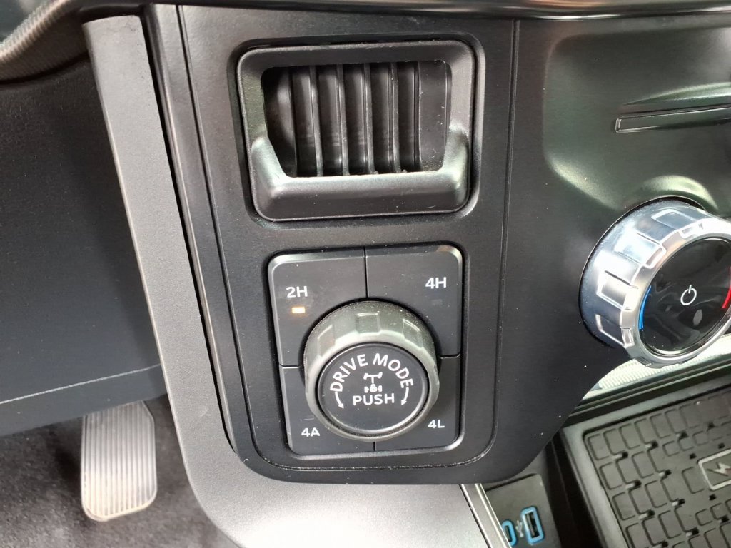 Used 2024 Ford F150 Lariat w/ Equipment Group 502A High AWD/4WD image 31