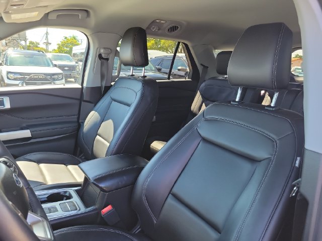 Used 2023 Ford Explorer XLT w/ Equipment Group 202A RWD image 21