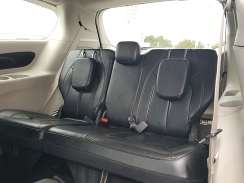 Used 2021 Chrysler Voyager Lxi image 11