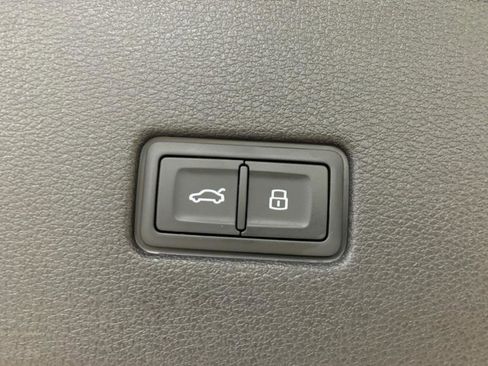 Used 2021 Audi Q8 Prestige w/ Prestige Package image 55