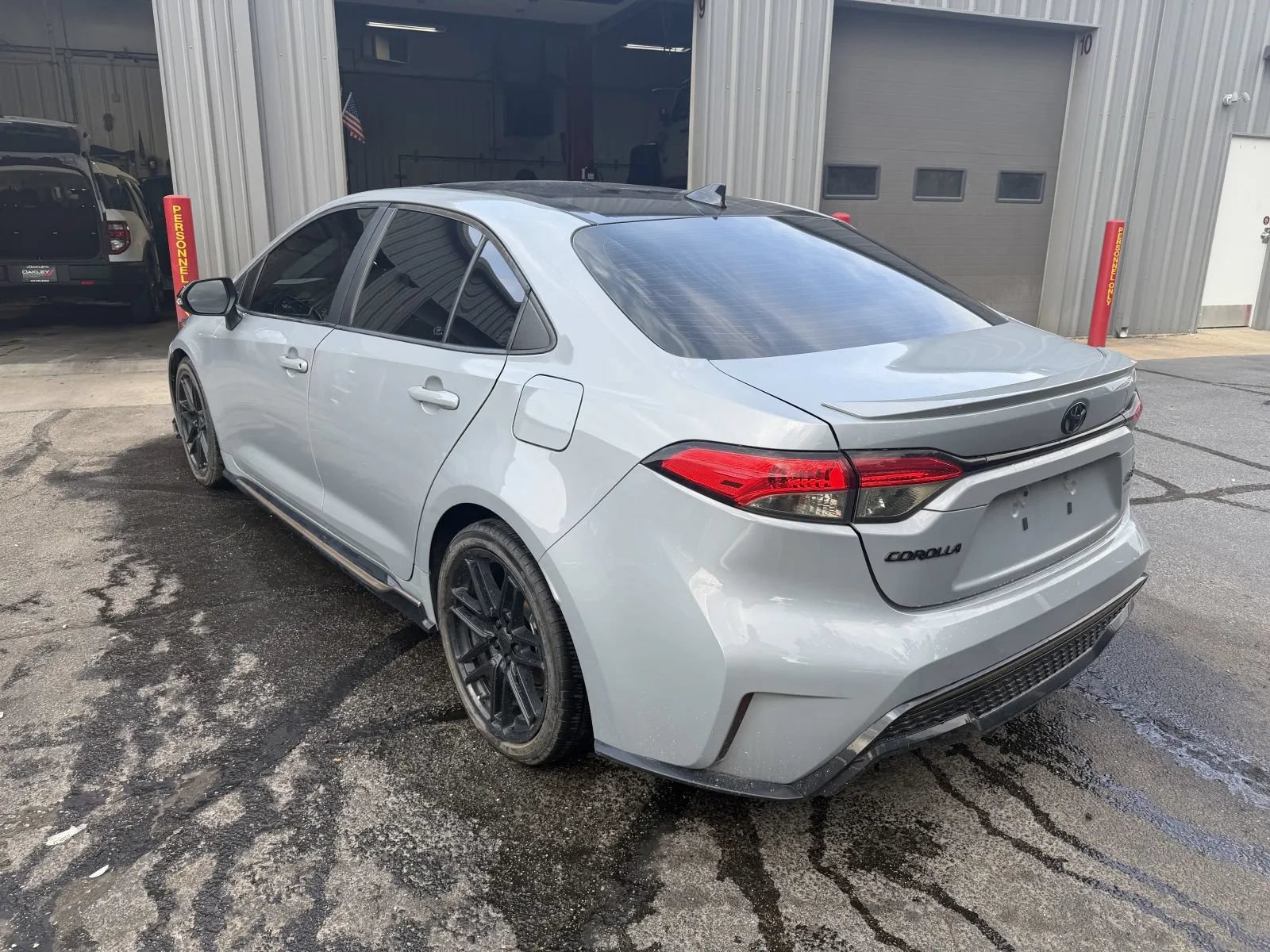 Used 2022 Toyota Corolla SE w/ Carpet Mat Package (TMS) FWD image 2