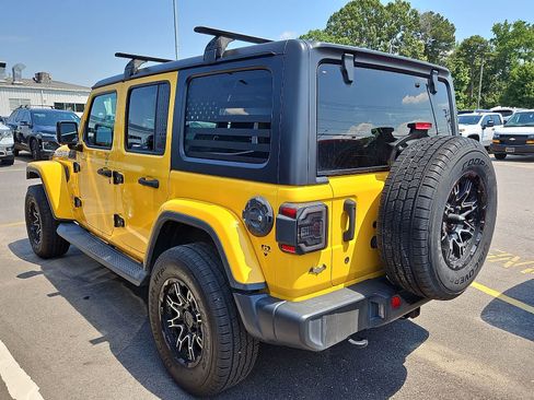 Used 2018 Jeep Wrangler Unlimited Sahara AWD/4WD image 4