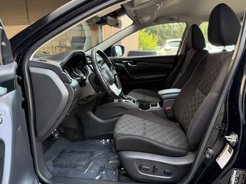 Used 2021 Nissan Rogue Sport SV image 9