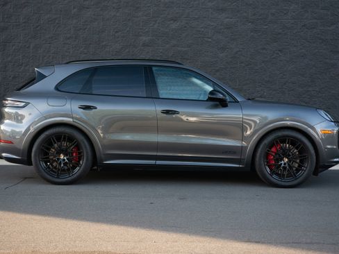 Certified 2025 Porsche Cayenne GTS image 8