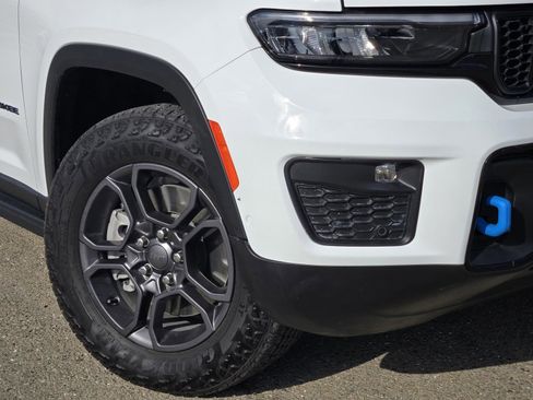 Used 2023 Jeep Grand Cherokee Trailhawk w/ Advanced Protech Group II image 9