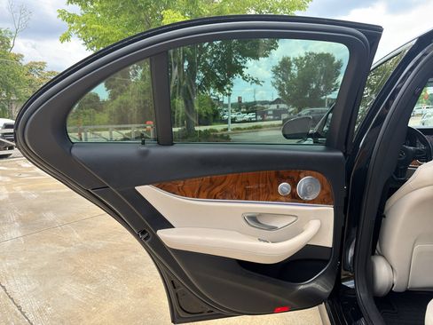 Used 2018 Mercedes-Benz E 300 image 12