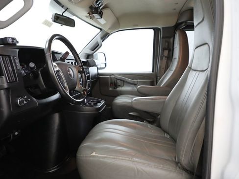Used 2019 GMC Savana 3500 LS w/ Cold Climate Package RWD image 9
