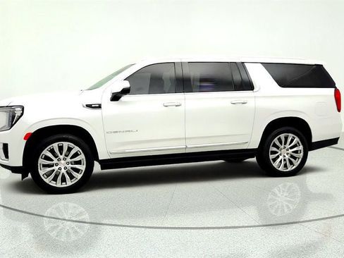 Used 2023 GMC Yukon XL Denali AWD/4WD image 8