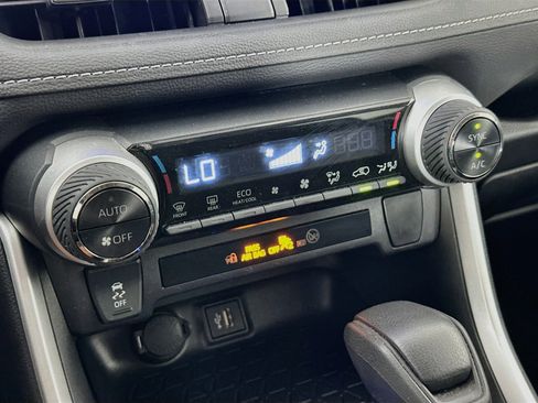 Used 2025 Toyota RAV4 XLE AWD/4WD image 23