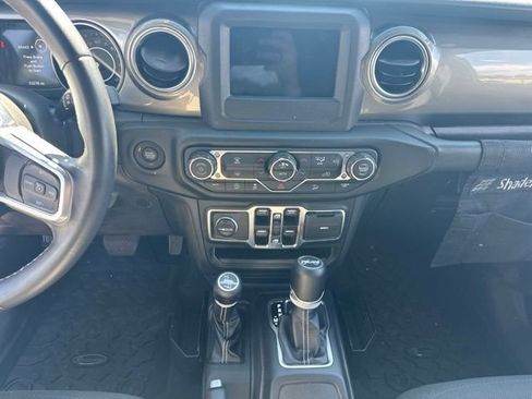 Used 2019 Jeep Wrangler Unlimited Sahara AWD/4WD image 14