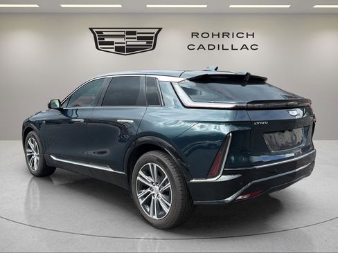 Certified 2025 Cadillac Lyriq Luxury AWD/4WD image 11