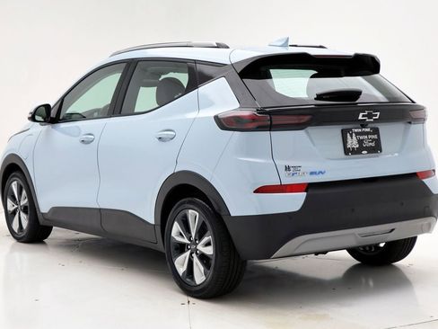 Used 2023 Chevrolet Bolt EUV LT w/ Convenience Package image 7