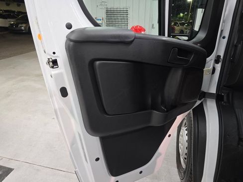 Used 2025 RAM ProMaster 2500 w/ Convenience Group image 13
