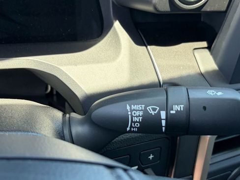 Used 2025 Toyota Tacoma SR5 AWD/4WD image 12