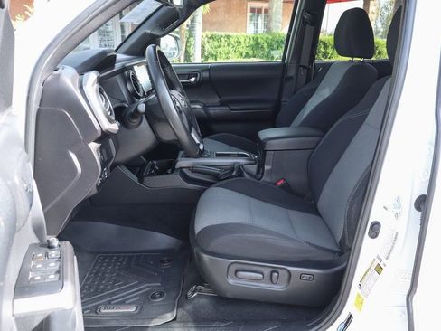 Used 2022 Toyota Tacoma TRD Off-Road w/ Technology Package image 16