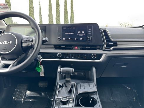 Used 2024 Kia Sportage LX image 15