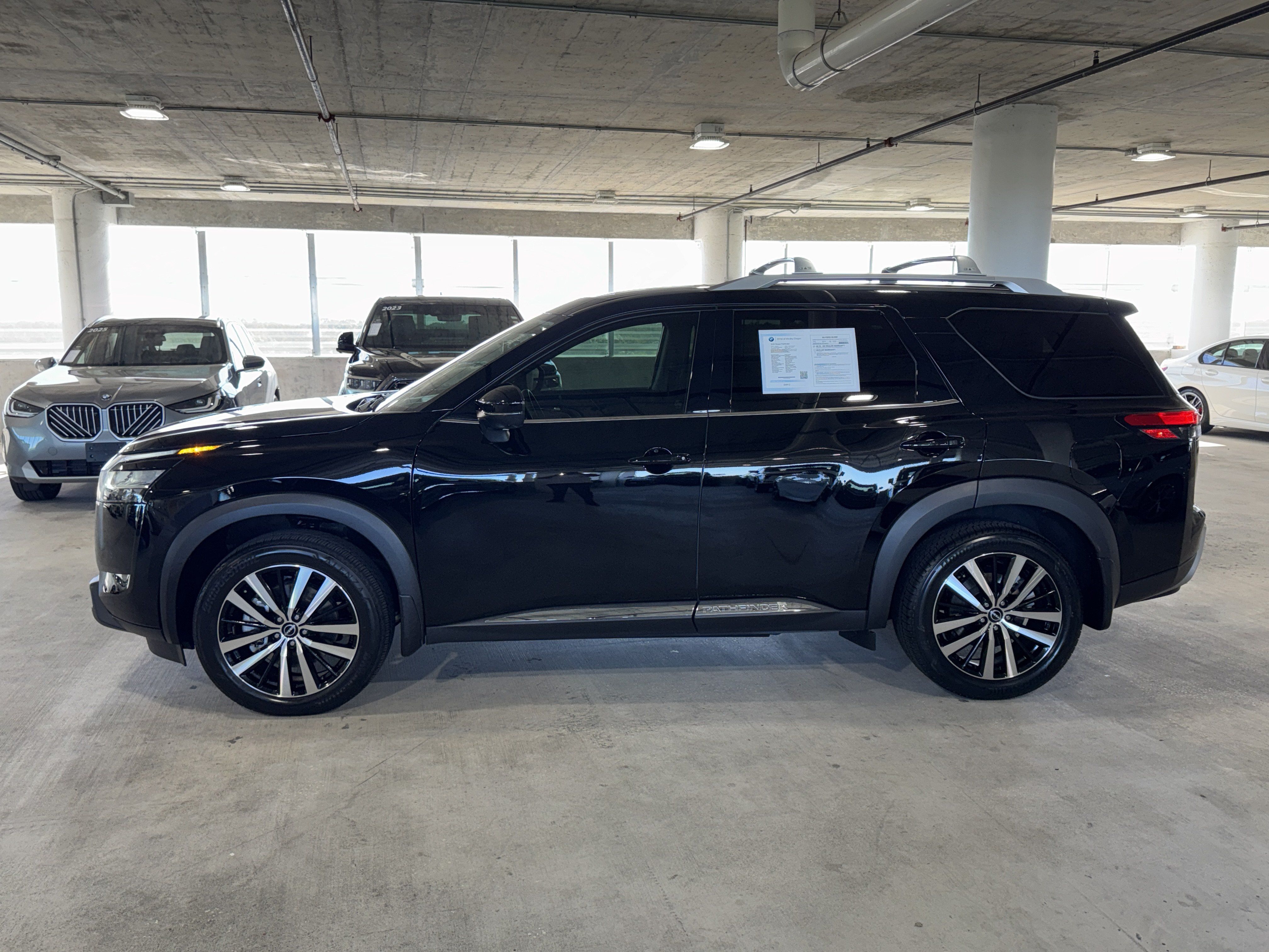 Used 2024 Nissan Pathfinder Platinum FWD image 5