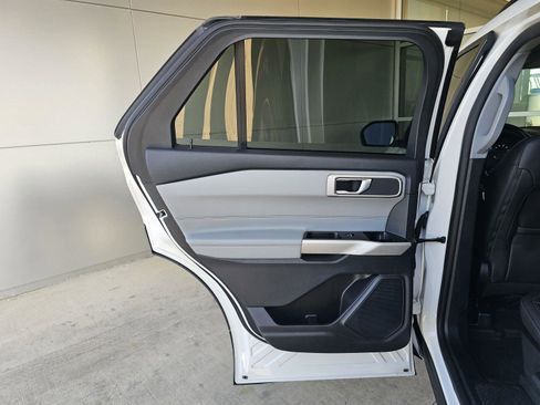 Used 2022 Ford Explorer XLT w/ Equipment Group 202A image 16