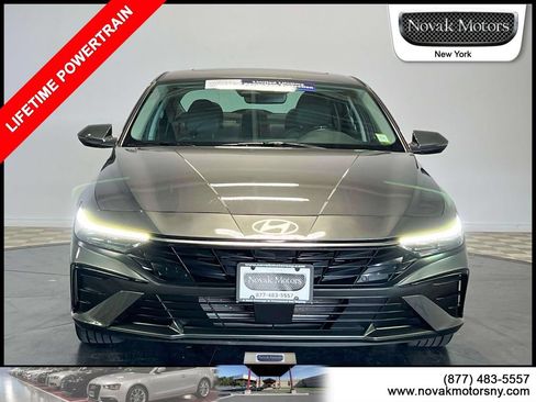 Used 2025 Hyundai Elantra Limited FWD image 2