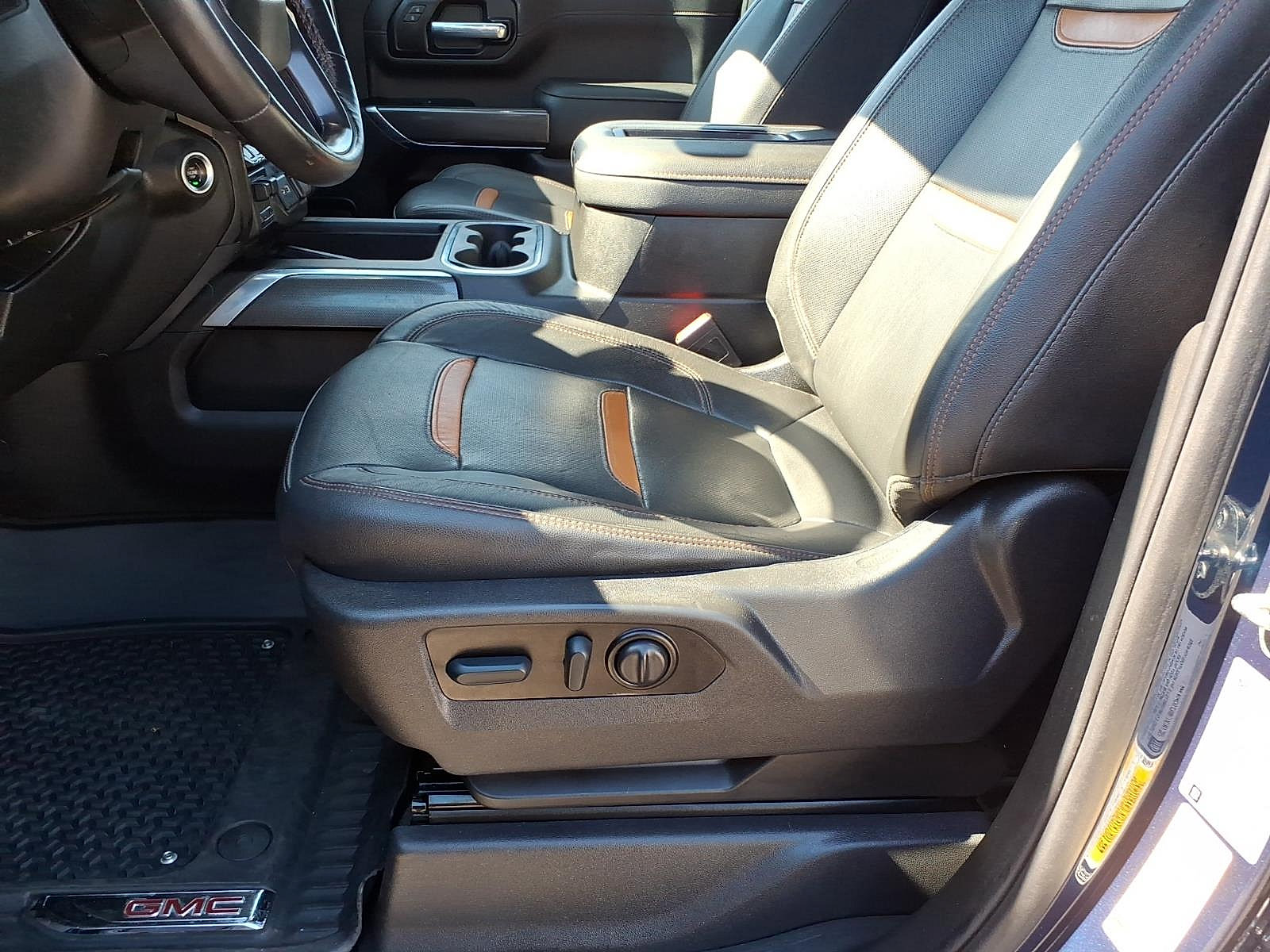 Used 2022 GMC Sierra 2500 AT4 w/ AT4 Preferred Package AWD/4WD image 16