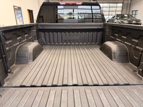 Used 2022 Chevrolet Silverado 1500 High Country w/ Z71 Off-Road Package image 8