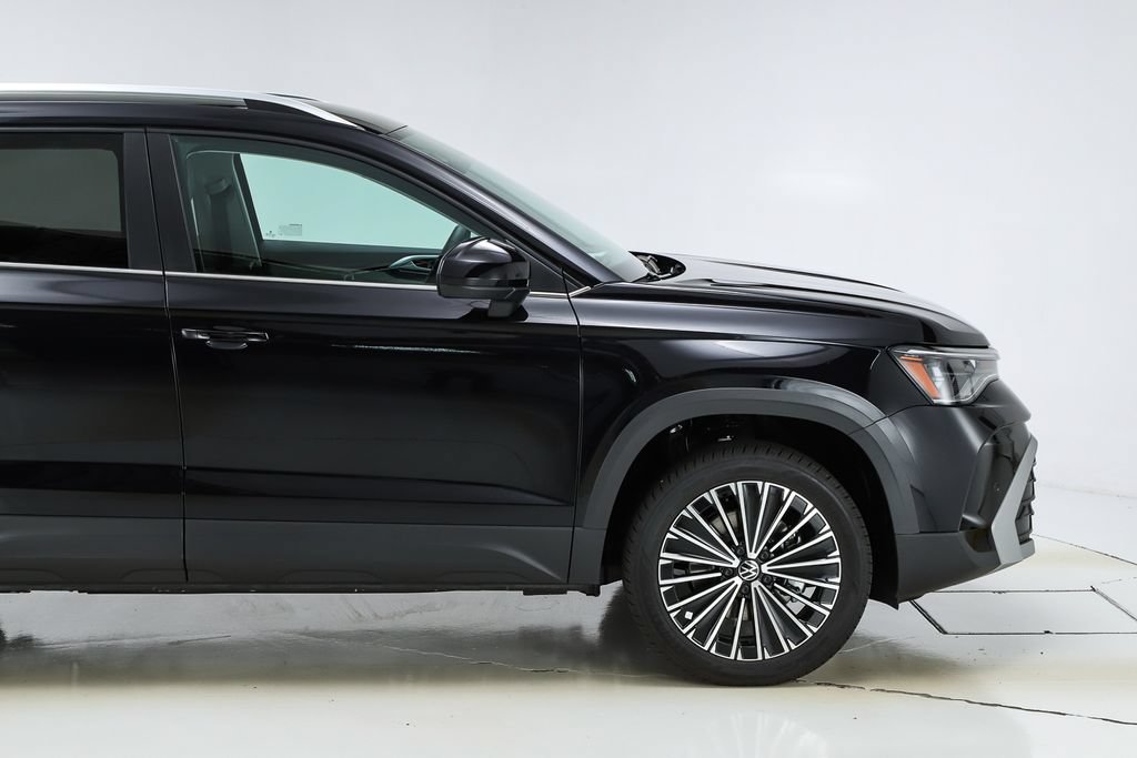 New 2026 Volkswagen Taos SE FWD image 12