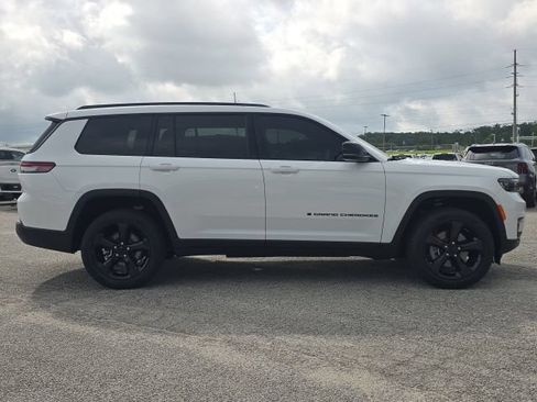 Used 2025 Jeep Grand Cherokee L Limited w/ Black Appearance Package RWD image 6