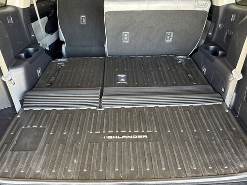 Used 2023 Toyota Highlander XLE AWD/4WD image 15