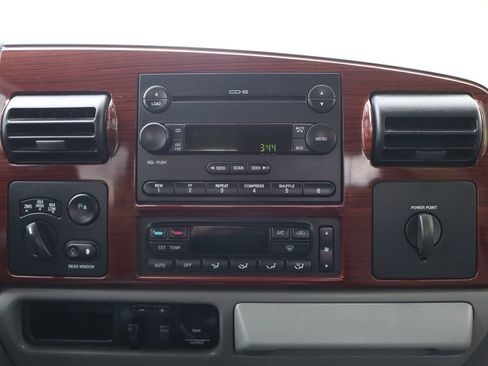 Used 2005 Ford F350 Lariat image 34