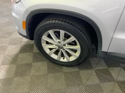 Used 2018 Volkswagen Tiguan Limited AWD/4WD image 38