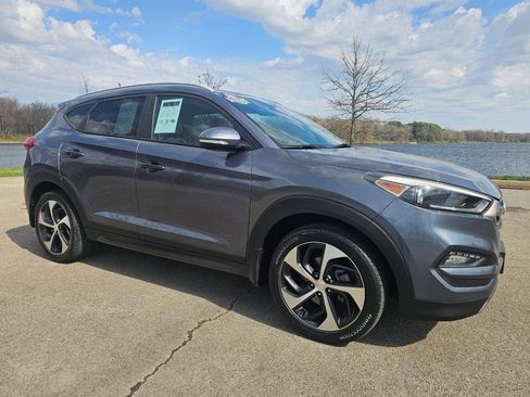 Used 2016 Hyundai Tucson Sport image 3