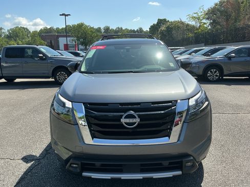 Certified 2025 Nissan Pathfinder Platinum w/ Cargo Package AWD/4WD image 6