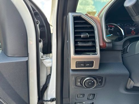Used 2022 Ford F450 Platinum w/ FX4 Off-Road Package AWD/4WD image 12