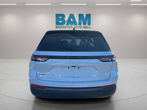 New 2026 Jeep Grand Cherokee Altitude image 6